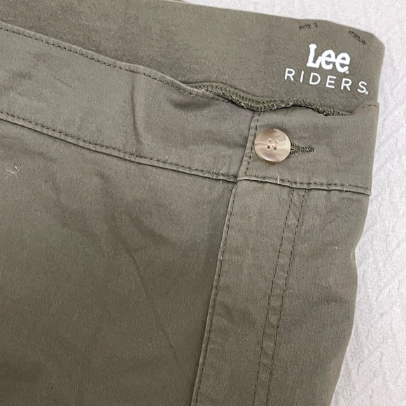 Lee Riders Olive mid rise shorts size 22 - Picture 5 of 13